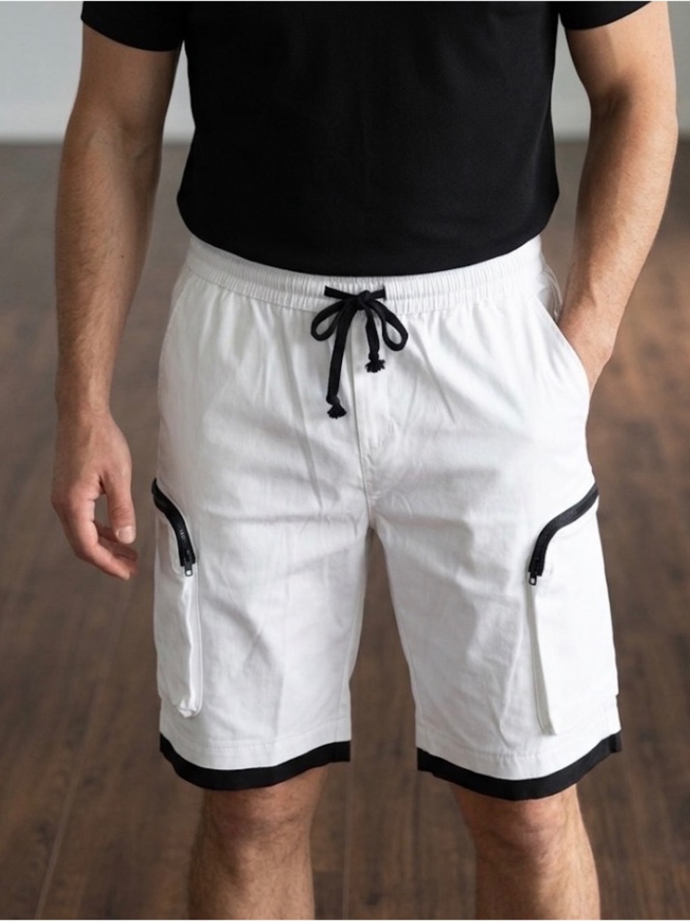 Mens NWOT White and Black Cargo Shorts